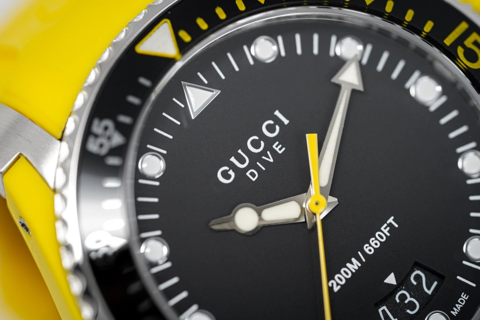 Gucci Dive 40mm Black Dial Yellow Rubber Strap Swiss Watch YA136319